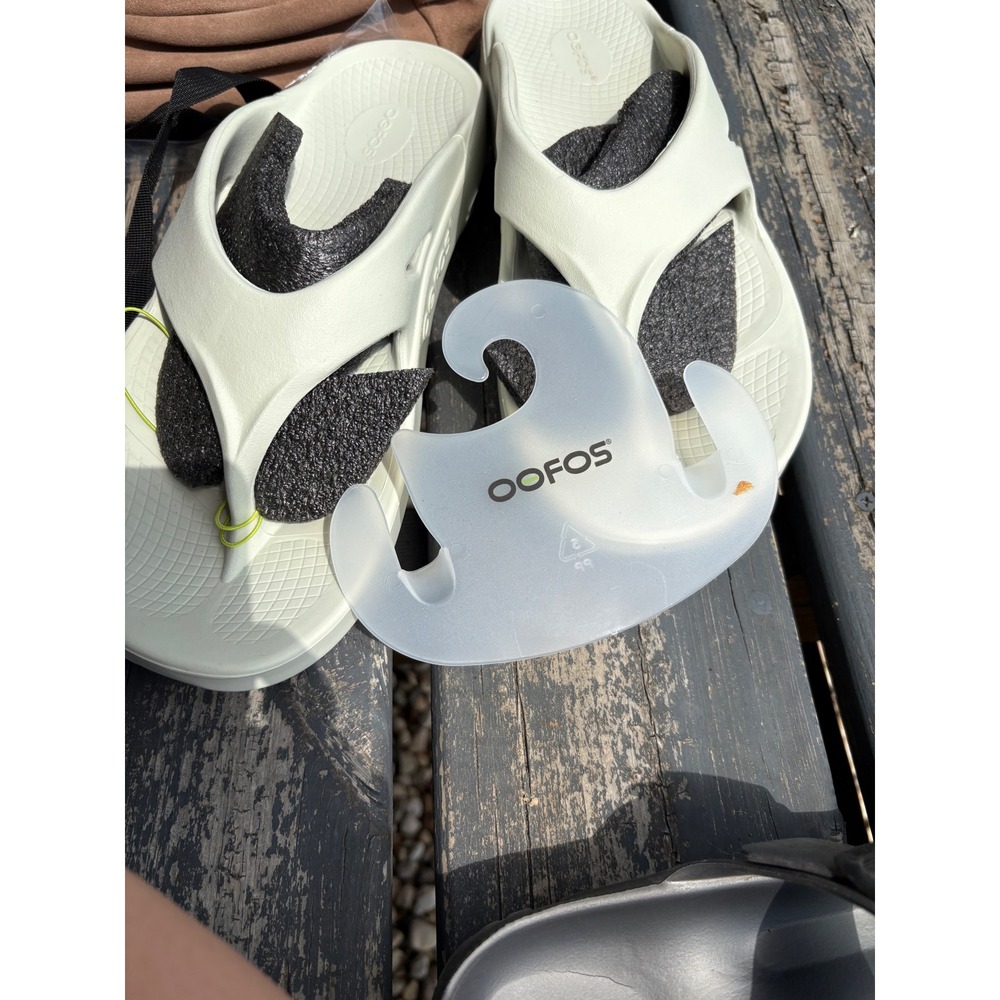OOFOS OOriginal Recovery Sandals Sage Off White Mens 14 Womens 16 Flip Flops